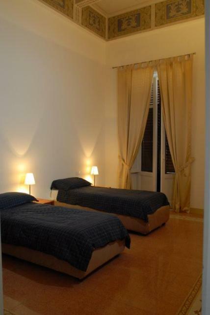 Palazzo Savona Hotel Palermo Bagian luar foto